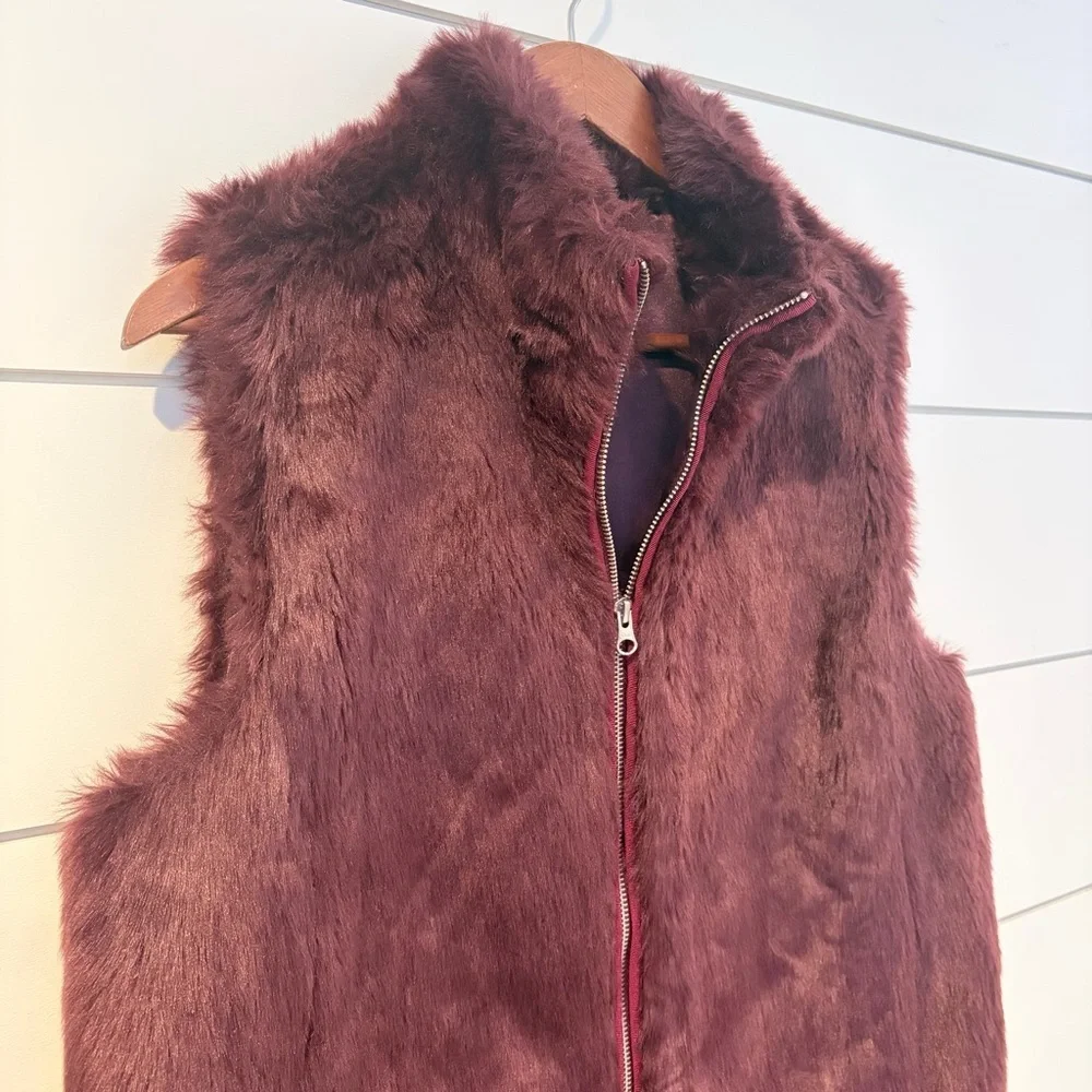 J.Crew Burgundy Wine Faux Fur Zip Vest Minimal Chic Quiet Luxury Size M